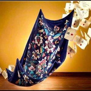 NEW HARRY POTTER Home to Hogwarts
Plush Blanket. Vera Bradley.